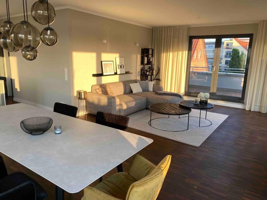 Exklusive Penthouse-wohnung Im Herzen Rostocks *